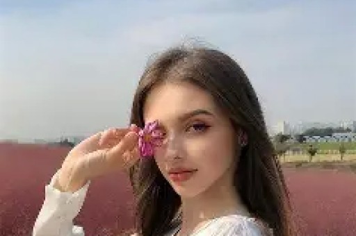 震惊！卢昱晓因片场不当行为塌房网友热议职业素养问题