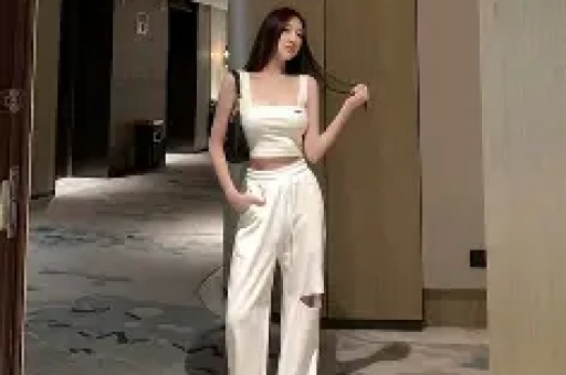 丈夫暴雷后53岁董卿再迎人生噩耗淡出央视原因早已真相大白